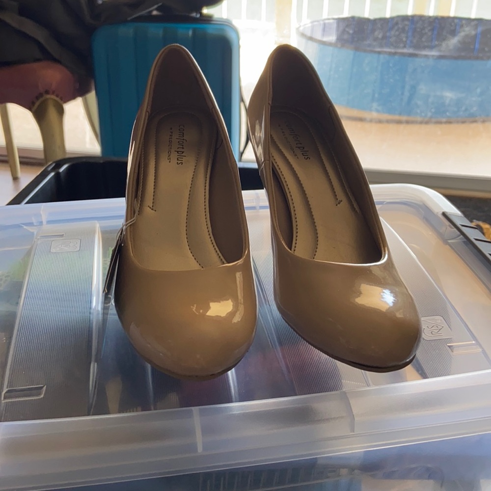 Nude heels comfort plus foot bed